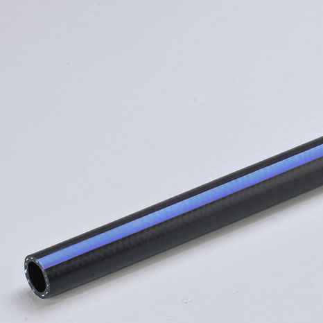 Tubo flessibile retinato di colore nero con riga a zzurra
